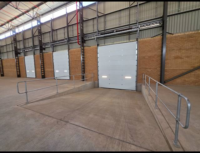 2,899M² WAREHOUSE TO LET IN AIRPORT PARK